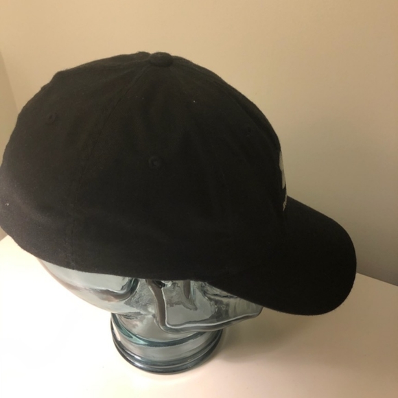 Under armour - Picture 2 of 2